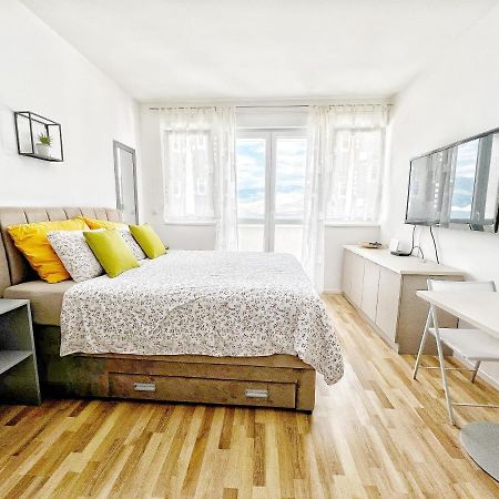 Studio Apartma Pag Blue Ocean 1 With Sea View Pag Town Buitenkant foto