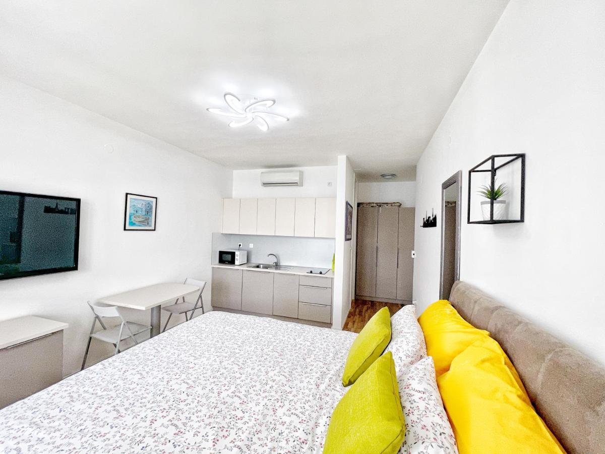 Studio Apartma Pag Blue Ocean 1 With Sea View Pag Town Buitenkant foto